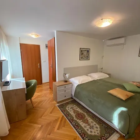 Base בית הארחה ספליט