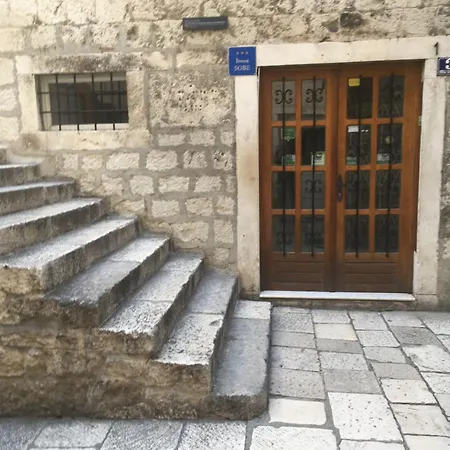 Base בית הארחה ספליט