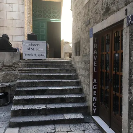 בית הארחה Base