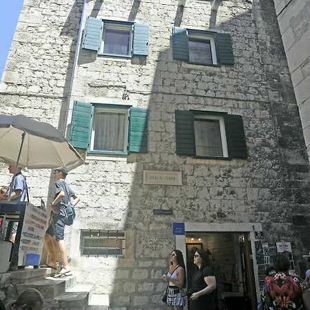 Base Guest house 3*