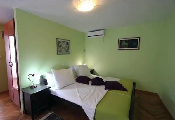 Guest house Base Split