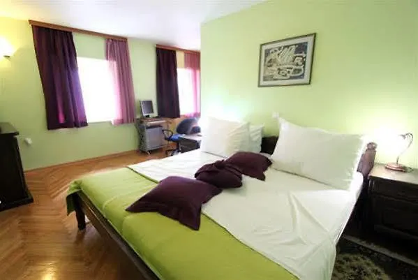 Guest house Base Split