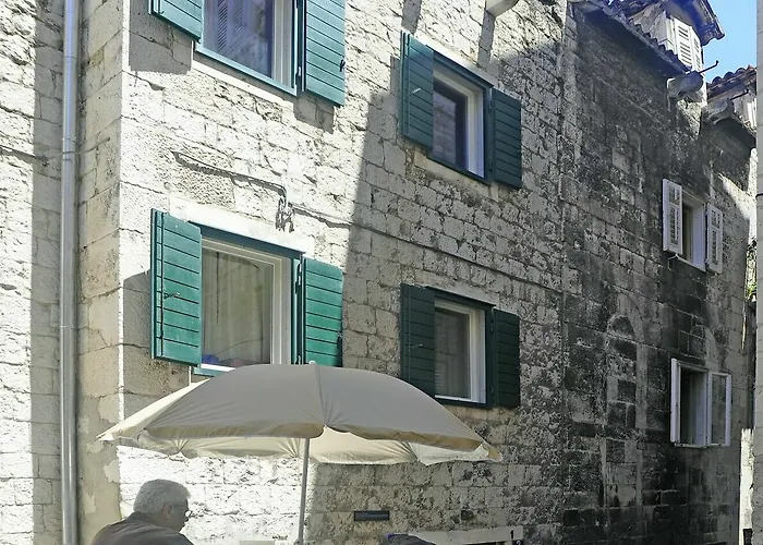 Base بيت ضيافة